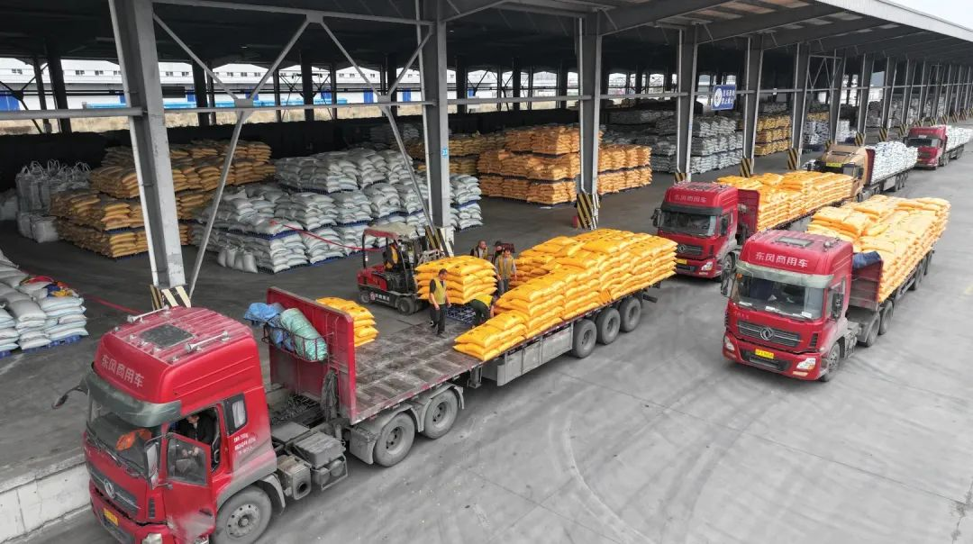 四川農(nóng)村日?qǐng)?bào)：四川美豐力保農(nóng)資供應(yīng)不斷檔